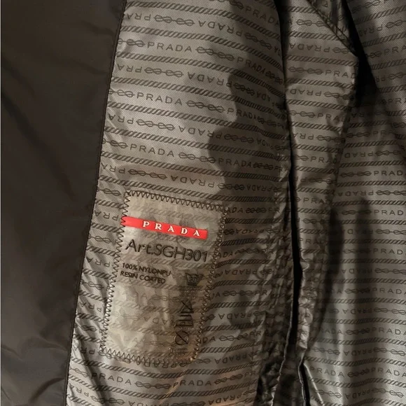 Men's Prada Black Windbreaker Jacket in size 48 - Picture 4 of 9